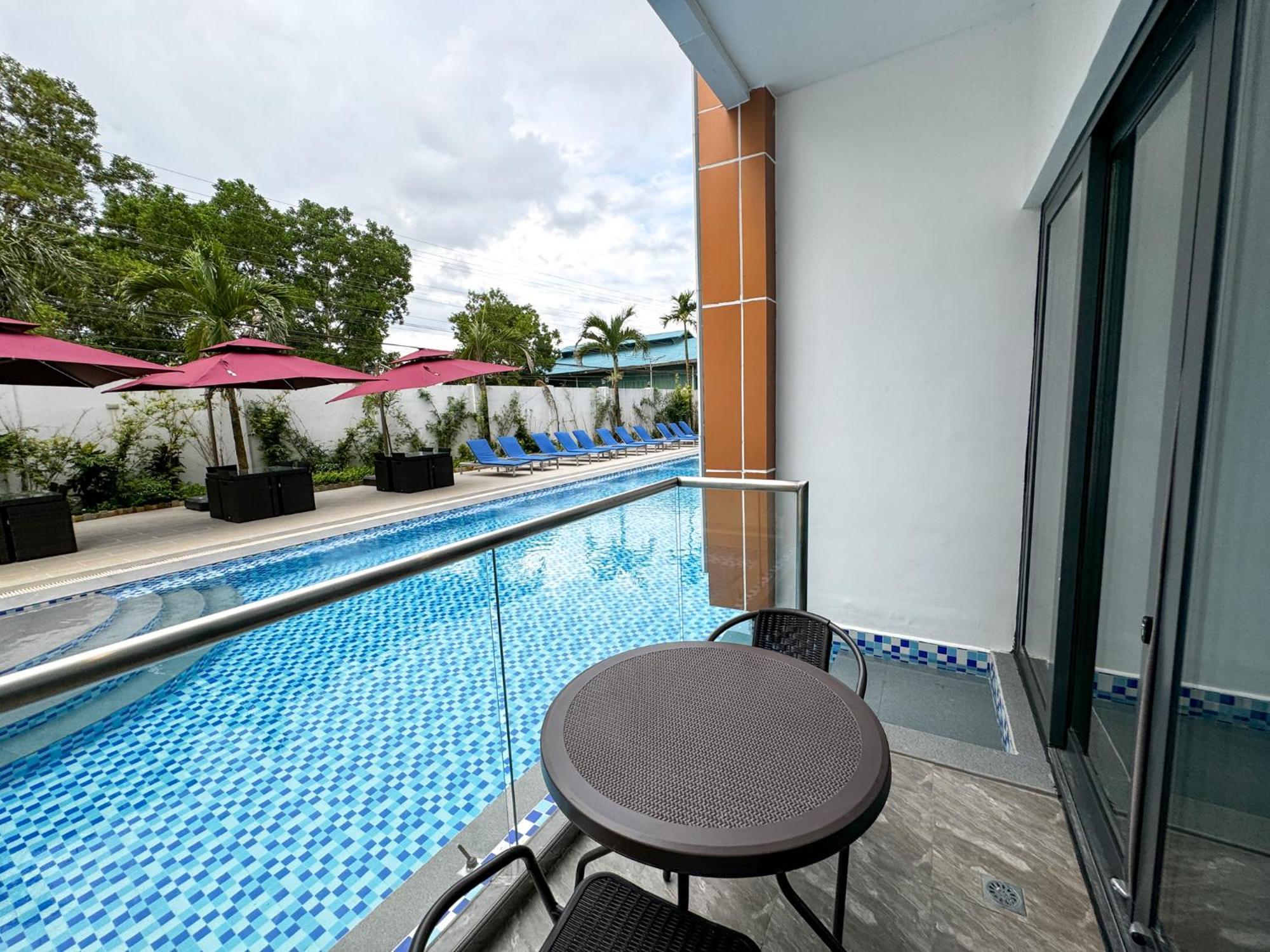 Venus Royale Hotel Coron Exterior photo
