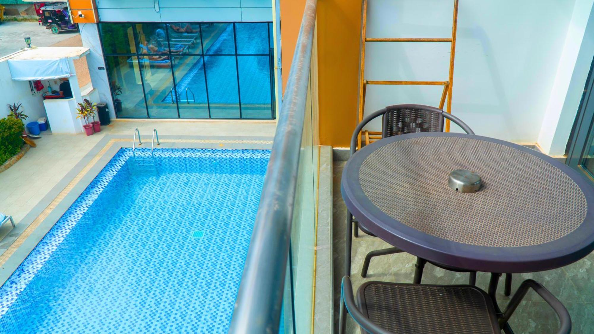 Venus Royale Hotel Coron Exterior photo