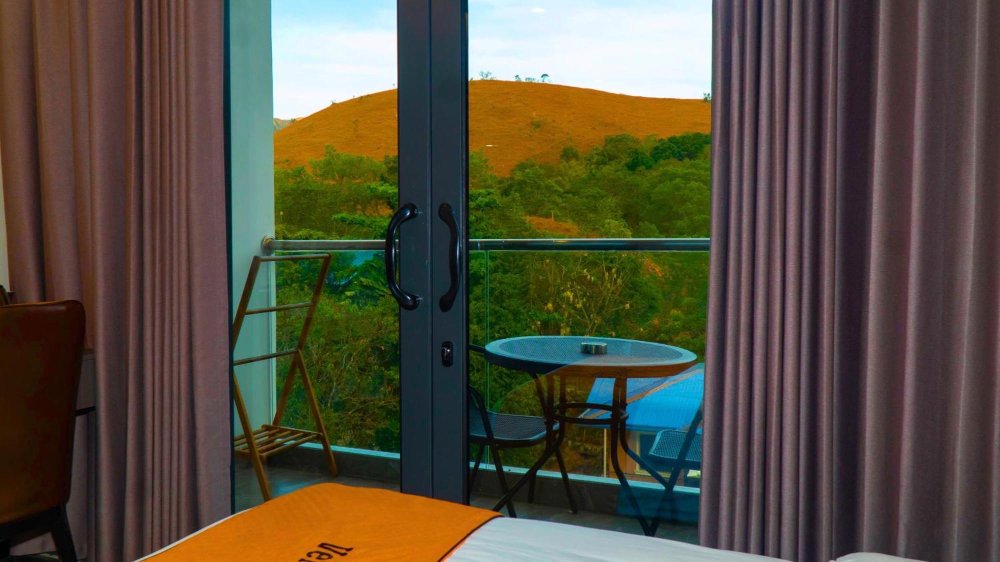 Venus Royale Hotel Coron Exterior photo